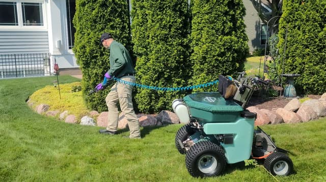 Electric vs. Gas : Which Is Better for Commercial Lawn Care Routes?